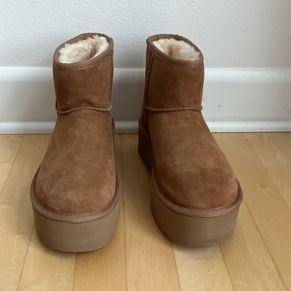UGG CLASSIC MINI PLATFORM BOOTS - Picture 3 of 9